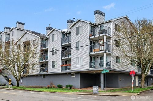 a202-9200 Greenwood Ave N, Seattle, WA, 98103-3072 | Card Image