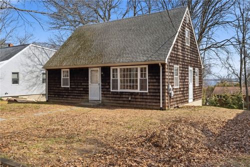 16 Triton Dr, Saunderstown, RI, 02874-2720 | Card Image