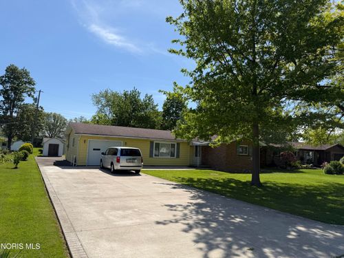 329 Westfield Ave, Defiance, OH, 43512-1437 | Card Image