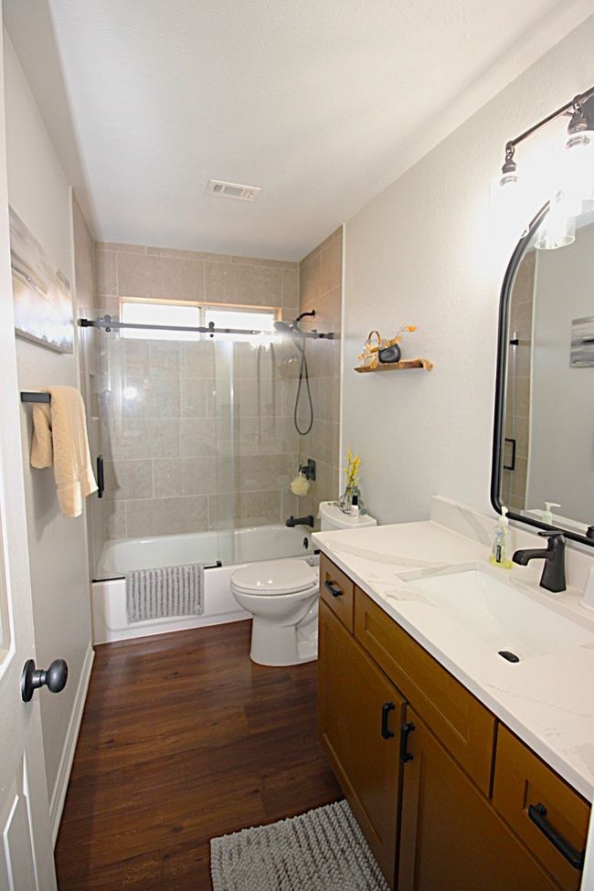 Full bathroom with vanity, and shower / bathtub combination | Image 28