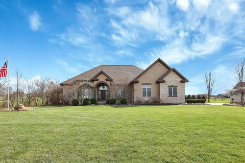 1577 Winding Oak Drive Nw, Baltimore, OH, 43105 | Card Image