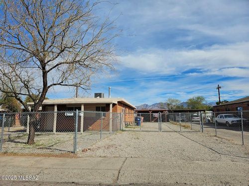4535 E 17th St, Tucson, AZ, 85711-4869 | Card Image