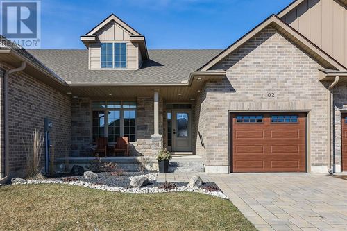 102 Leneve St, Forest, ON, N0N1J0 | Card Image