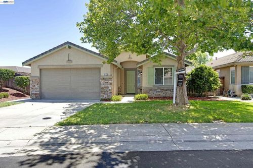 8415 Merry Hill Way, Elk Grove, CA, 95624-5000 | Card Image
