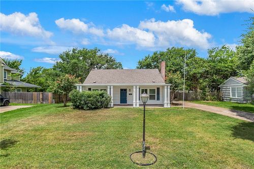 305 Francis Dr, College Station, TX, 77840-2207 | Card Image