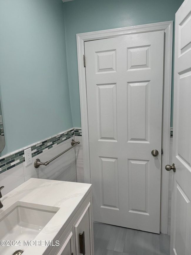 1st floor full bath | Image 18