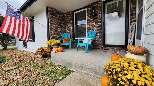 812 Apple Blossom St, Excelsior Springs, MO, 64024-1317 | Card Image