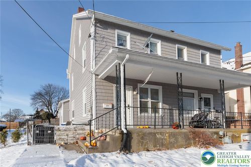 211 N Westbrook Ave, Pen Argyl, PA, 18072-1530 | Card Image