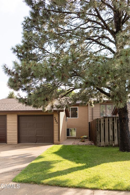 4403 Crown Point Rd Nw, Mandan, ND, 58554-1172 | Card Image