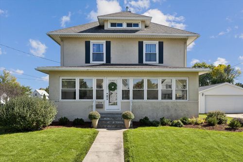 324 6th Ave, De Witt, IA, 52742-2046 | Card Image