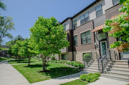 4016 River Valley Way, Eagan, MN, 55122-5301 | Card Image