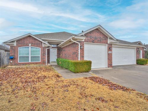 2608 Southern Hills Dr, Moore, OK, 73160-6245 | Card Image