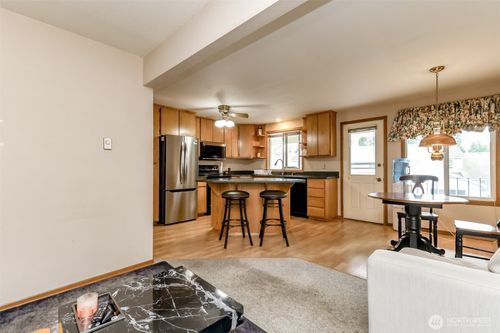 18c-32612 3rd Pl S, Federal Way, WA, 98003-5716 | Card Image