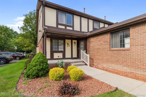 23 Parkplace Central, Allen Park, MI, 48101-1499 | Card Image