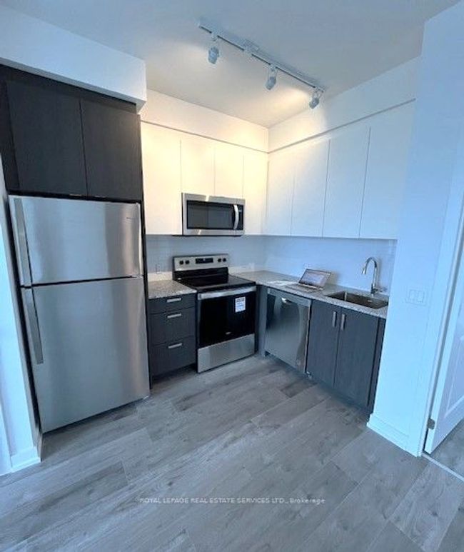518 - 1010 Dundas St E, Condo with 3 bedrooms, 2 bathrooms and 1 parking in Whitby ON | Image 6