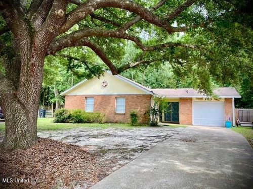120 Yellowstone Cir, Ocean Springs, MS, 39564-5832 | Card Image