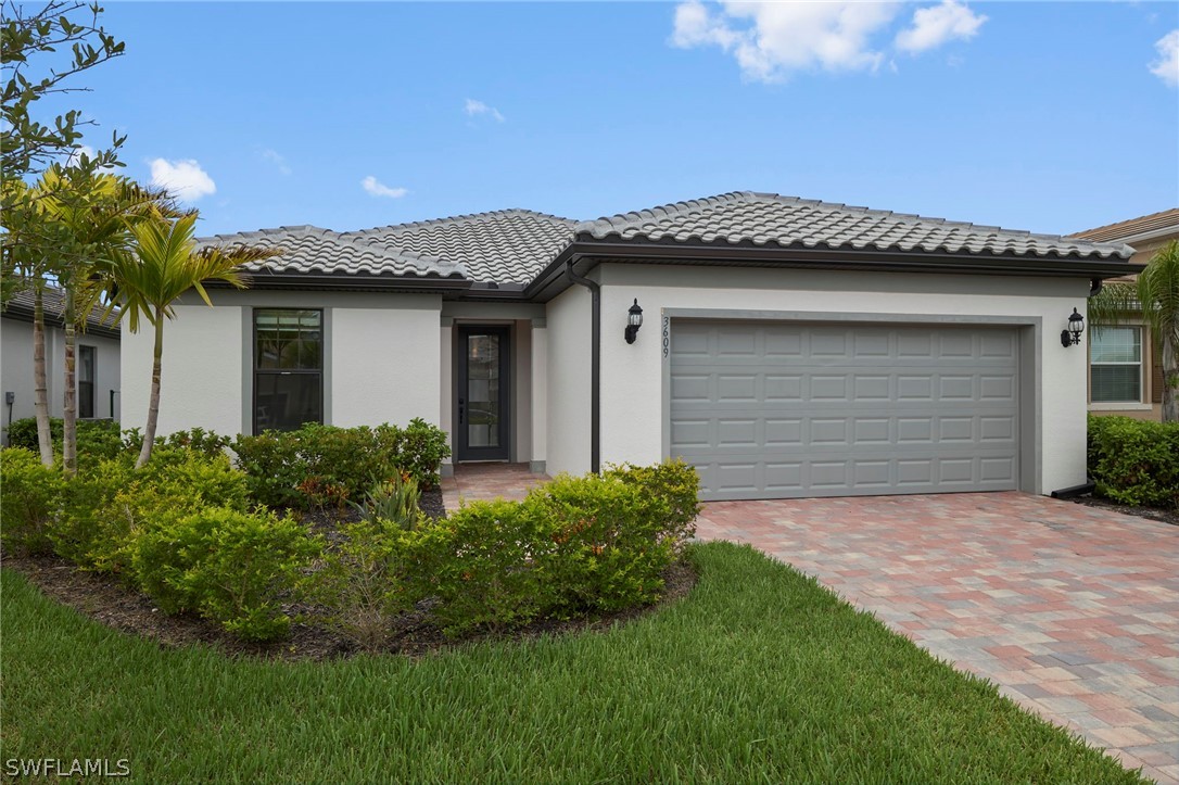 Passion Vine Dr, Alva, FL 33920