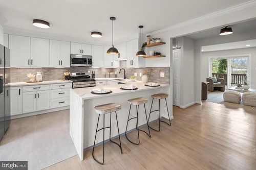 1652 Wainwright Dr, RESTON, VA, 20190-3431 | Card Image