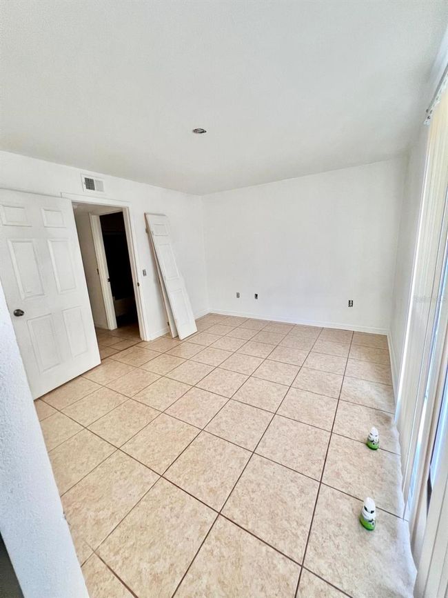 UNIT-1101 - 9481 Highland Oak Dr, Condo with 3 bedrooms, 2 bathrooms and null parking in TAMPA FL | Image 8