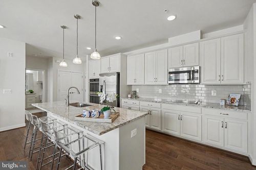 201-43091 Wynridge Dr, BROADLANDS, VA, 20148-6038 | Card Image