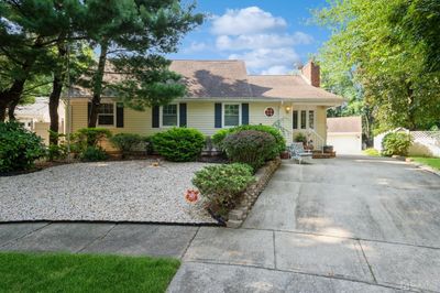 5 Bonn Court, House other with 4 bedrooms, 2 bathrooms and null parking in Edison NJ | Image 2