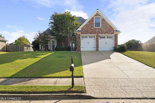 69 Lake Pointe Dr, Hernando, MS, 38632-1410 | Card Image