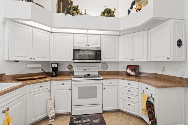 409 Bermuda Isles Circle, House other with 3 bedrooms, 3 bathrooms and null parking in VENICE FL | Image 6