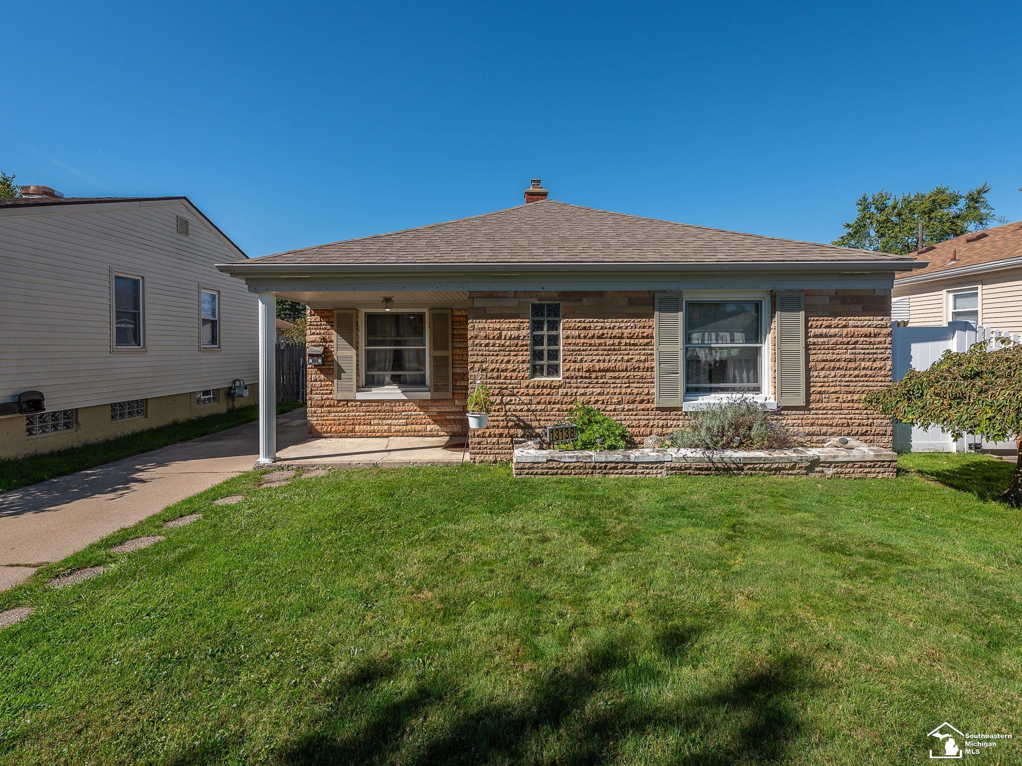Irene St, Southgate, MI 48195