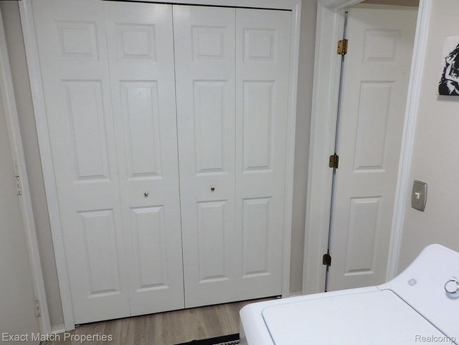 Double wide closet/pantry in the laundry room | Image 25