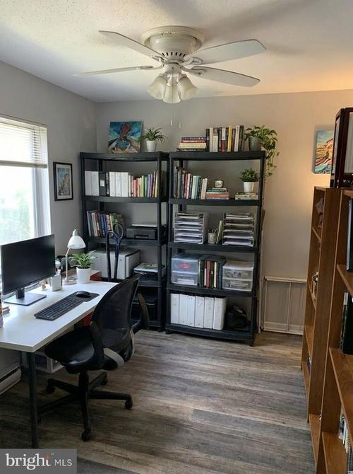 615 Center St, HERNDON, VA, 20170-5011 | Card Image