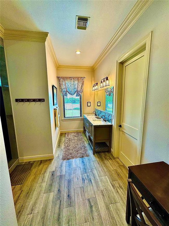 7165 Backridge Rd, House other with 6 bedrooms, 7 bathrooms and 2 parking in Sabine Pass TX | Image 13