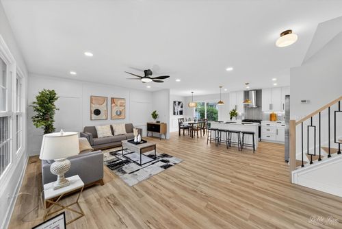 475 Burr Oak Dr, Lake Zurich, IL, 60047-2511 | Card Image