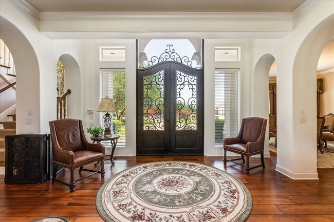 Entryway View | Image 5