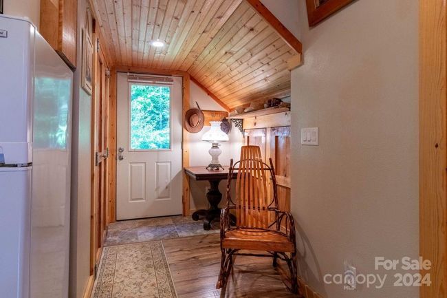 Apartment Foyer | Image 24