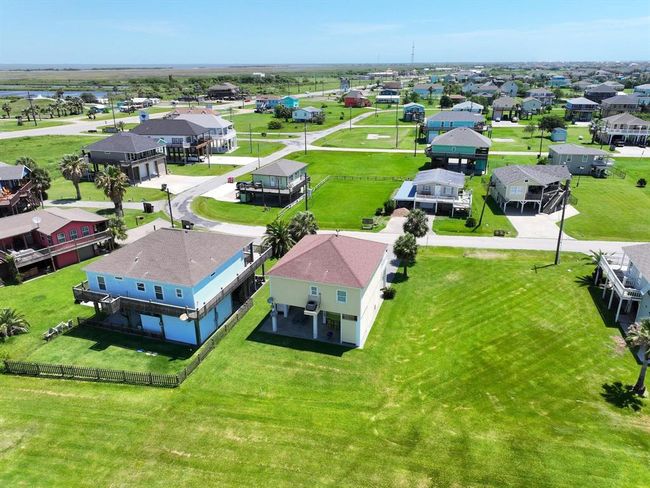 933 Westview, House other with 2 bedrooms, 2 bathrooms and 1 parking in Crystal Beach TX | Image 34