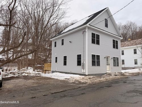 40 E Hoosac St, Adams, MA, 01220-1731 | Card Image