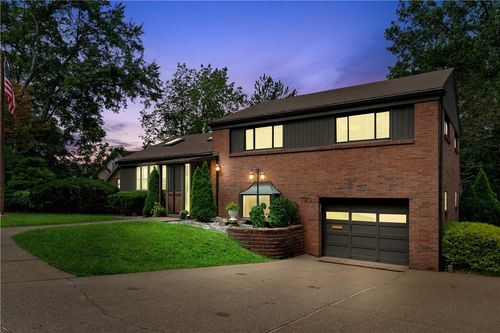 2 Hartle Ln, Mt. Lebanon, PA, 15228-1123 | Card Image