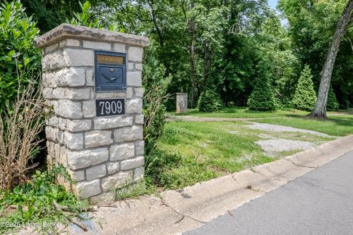 7909 Barbour Manor Dr, Louisville, KY, 40241 | Card Image