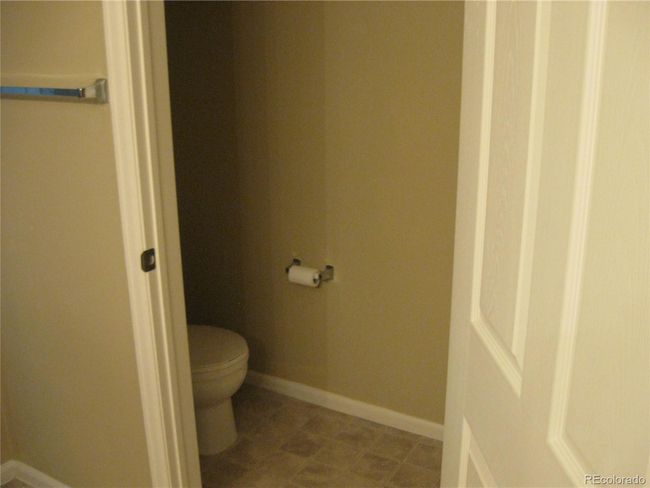 8338 Stonybridge Cir, Townhouse with 2 bedrooms, 3 bathrooms and 2 parking in Highlands Ranch CO | Image 16