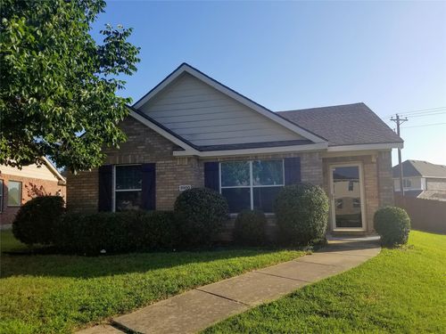 8800 Eastwood Ave, Cross Roads, TX, 76227-2218 | Card Image