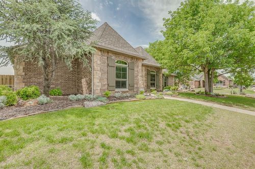 740 Northern Dancer Dr, Edmond, OK, 73025-9781 | Card Image