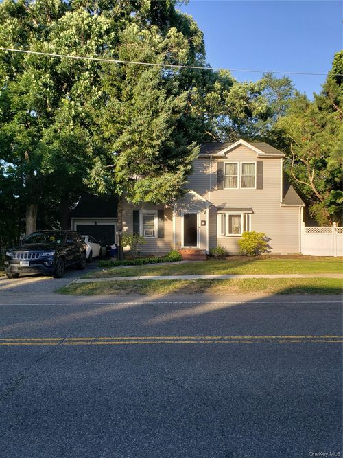 715 County Line Rd, Amityville, NY, 11701-1745 | Card Image