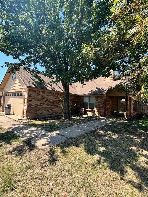 6302 Pilgrim Ln, Arlington, TX, 76002-2735 | Card Image