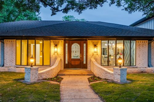 2400 Timbercreek Dr, Plano, TX, 75075-3121 | Card Image