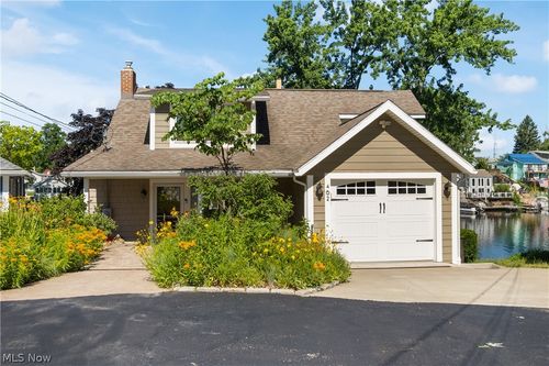 462 Fan Dr, Coventry Township, OH, 44319-2211 | Card Image