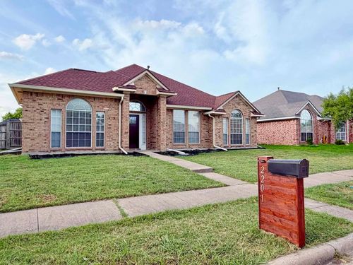 2201 Woodglen Dr, Garland, TX, 75040-1114 | Card Image