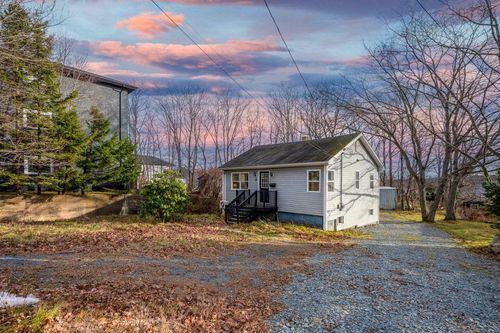 18 Layton Rd, Halifax, NS, B3P1Z8 | Card Image