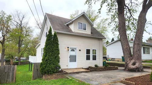 20 S Lake Ave, Fox Lake, IL, 60020-1817 | Card Image