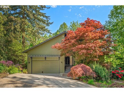 8 Walking Woods Dr, Lake Oswego, OR, 97035-1024 | Card Image