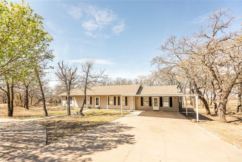 151 Country Club Dr, Nocona, TX, 76255-9364 | Card Image
